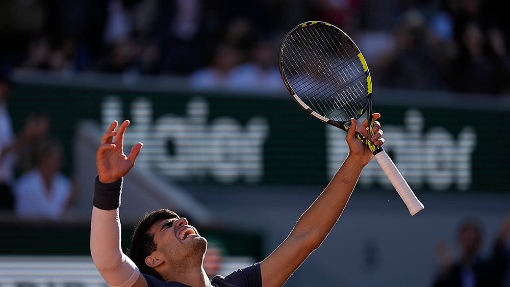 | Photo: AP/Thibault Camus : French Open 2024, Semi-Final: Carlos Alcaraz celebrating after defeating Jannik Sinner.